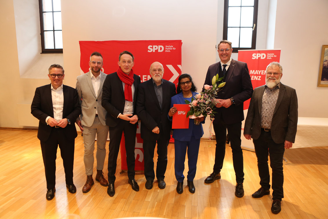 Grace Dahmke wurde für Mitgliedschaft geehrt. V.ln.r. Thorsten Rudolph, Marko Boos, Marc Ruhland, Dieter Klöckner, Grace Dahmke, Alexander Schweitzer, Mathias Knerr