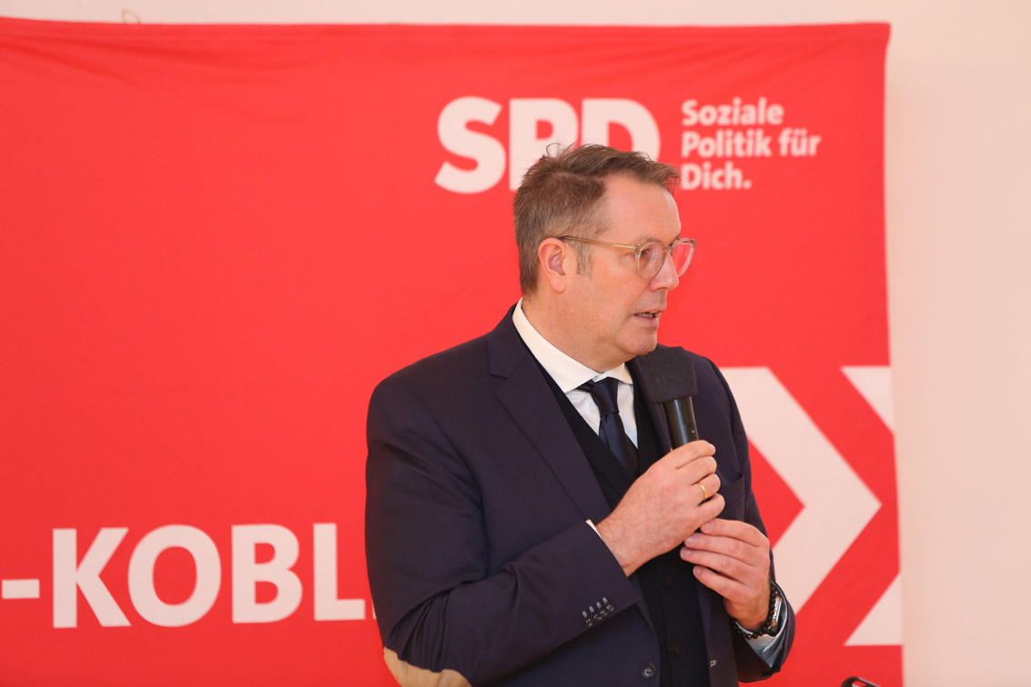 Staatsminister Alexander Schweitzer bei seiner Rede